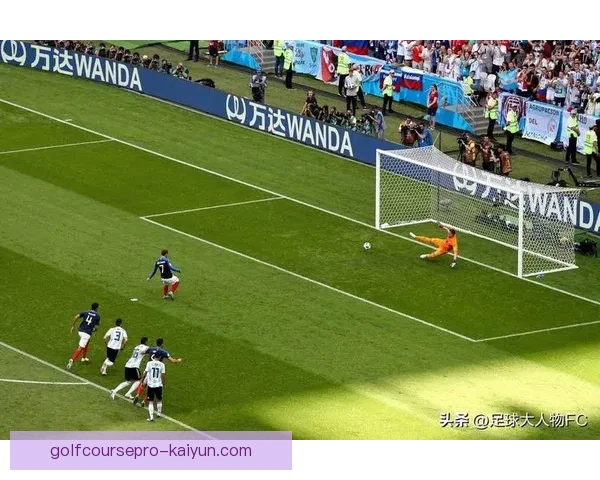 南美足球中路渗透的趋势日益明显，球队战术愈加丰富多样