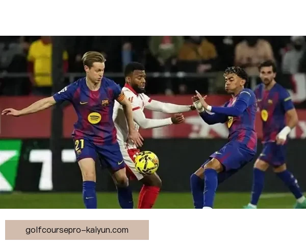 巴萨防线问题持续显现，状态回暖的迹象令人关注。